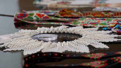 Відчувають захист завдяки прикрасам. Як на Буковині майстрині виготовляють старовинні ґердани та силянки | Жива спадщина