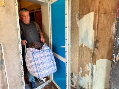 "Боюся їхати, але немає вибору". З Покровська на Донеччині волонтери продовжують евакуацію людей "Боюся їхати, але немає вибору". З Покровська на Донеччині волонтери продовжують евакуацію людей