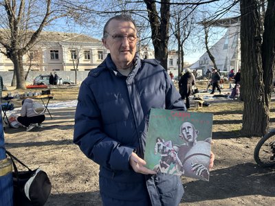 На "барахолці" можна придбати рідкісні речі: книги, іграшки, платівки, посуд, березень 2026 року, Хмельницький На "барахолці" можна придбати рідкісні речі: книги, іграшки, платівки, посуд, березень 2026 року, Хмельницький