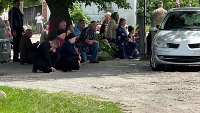 На Чернігівщині попрощалися з двома захисниками: Артемом Кожухівським та В'ячеславом Німенком На Чернігівщині попрощалися з двома захисниками: Артемом Кожухівським та В'ячеславом Німенком