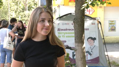 Безплатно тестують на ВІЛ, гепатит та сифіліс: у Чернігові мобільна амбулаторія виїжджає у різні мікрорайони міста Безплатно тестують на ВІЛ, гепатит та сифіліс: у Чернігові мобільна амбулаторія виїжджає у різні мікрорайони міста