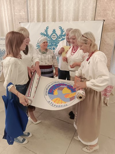 "Цвіт вишиванки": у Житомирі вишиватимуть міжнародний рушник єднання "Цвіт вишиванки": у Житомирі вишиватимуть міжнародний рушник єднання