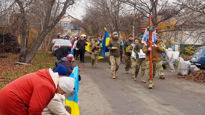 У громаді на Кіровоградщині попрощались із бійцем Костянтином Цьомою