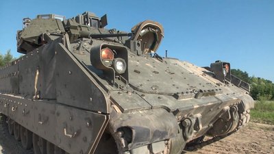 навчання БМП М2 Bradley США українські військовослужбовці фронт навчання БМП М2 Bradley США українські військовослужбовці фронт
