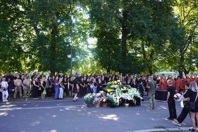 В Ужгороді попрощалися із полеглим захисником 33-річним Андрієм Поганем В Ужгороді попрощалися із полеглим захисником 33-річним Андрієм Поганем