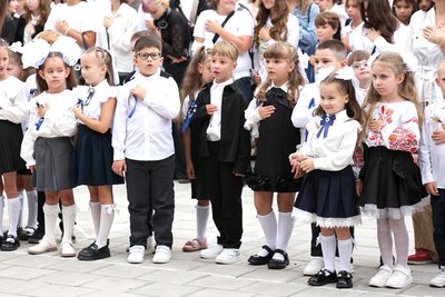 Першокласники на святі 1 вересня у Чернівецькому ліцеї №13 Першокласники на святі 1 вересня у Чернівецькому ліцеї №13