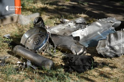 «Машина посічена шрапнеллю»: РФ атакувала житловий будинок в Одесі «Машина посічена шрапнеллю»: РФ атакувала житловий будинок в Одесі