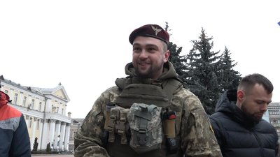 У Житомирі волонтери передали військовим ЗСУ системи для скидання боєприпасів з дронів У Житомирі волонтери передали військовим ЗСУ системи для скидання боєприпасів з дронів