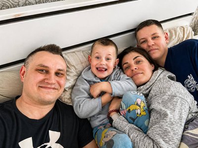 Повзла на другий поверх, щоб викликати допомогу. На Дніпропетровщині після артобстрілу рятують подружжя з Нікополя Повзла на другий поверх, щоб викликати допомогу. На Дніпропетровщині після артобстрілу рятують подружжя з Нікополя