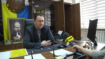 Люк, у який провалився хлопчик у Житомирі, обстежили: що кажуть у водоканалі та міській раді Люк, у який провалився хлопчик у Житомирі, обстежили: що кажуть у водоканалі та міській раді