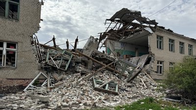 Зруйнована будівля школи село Білокузминівка Костянтинівська громада Донецька область 28 травня 2025 рік