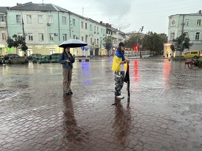 Акція розпочалась хвилиною мовчання під дощем Акція розпочалась хвилиною мовчання під дощем