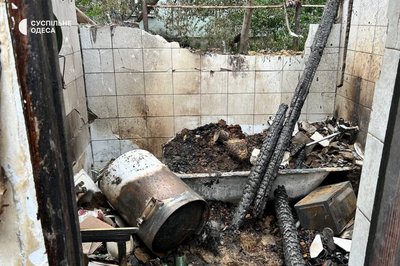 Удар "шахедів" на Одещині: родина врятувалася з-під уламків, батьки поранені — розповіді очевидців Удар "шахедів" на Одещині: родина врятувалася з-під уламків, батьки поранені — розповіді очевидців