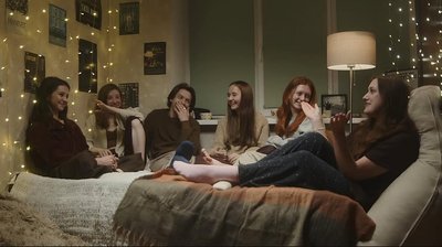 "Слем — це не суто текст": Юлія Яськова про Крим, поезію як перформанс і відповідальність представляти Україну "Слем — це не суто текст": Юлія Яськова про Крим, поезію як перформанс і відповідальність представляти Україну