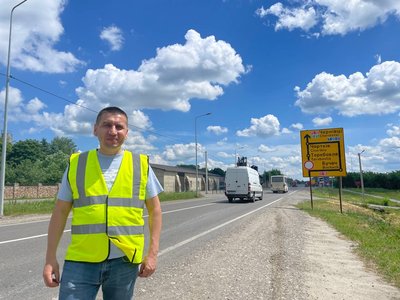 Начальник відділу технагляду Служби відновлення та розвитку інфраструктури у Тернопільській області Василь Козачок, перекрили рух через тимчасову переправу Начальник відділу технагляду Служби відновлення та розвитку інфраструктури у Тернопільській області Василь Козачок, перекрили рух через тимчасову переправу