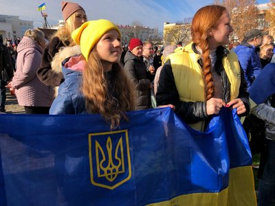 Українські прапори в центрі міста. Як минув четвертий день після деокупації в Херсоні Українські прапори в центрі міста. Як минув четвертий день після деокупації в Херсоні