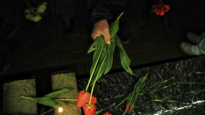 У Славутичі традиційно вшанували загиблих внаслідок аварії на ЧАЕС 1986 року: як цьогоріч пройшла "ніч пам'яті" У Славутичі традиційно вшанували загиблих внаслідок аварії на ЧАЕС 1986 року: як цьогоріч пройшла "ніч пам'яті"