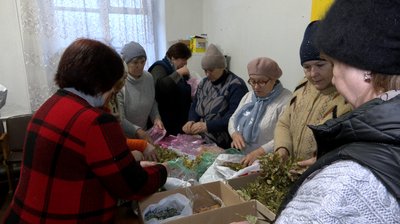 "До останнього триматимемо стрій у селі": на Черкащині волонтерки передали сотню сіток та пів тонни продуктів на фронт "До останнього триматимемо стрій у селі": на Черкащині волонтерки передали сотню сіток та пів тонни продуктів на фронт