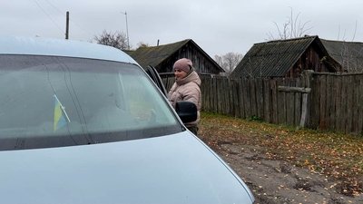 "Лідо, будь ласка, приїдь": на Чернігівщині фельдшерка їздить на виклики власним авто "Лідо, будь ласка, приїдь": на Чернігівщині фельдшерка їздить на виклики власним авто