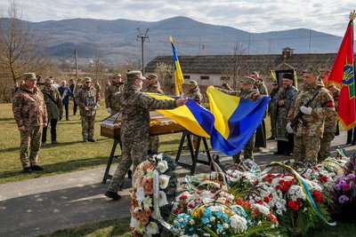 На Закарпатті попрощалися з полеглим прикордонником Ростиславом Ганчаком На Закарпатті попрощалися з полеглим прикордонником Ростиславом Ганчаком