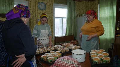 За бабусиним рецептом: на Кіровоградщині для військових спекли півтори сотні пасок За бабусиним рецептом: на Кіровоградщині для військових спекли півтори сотні пасок
