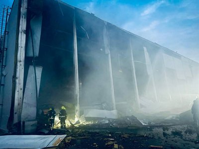 Нічна атака РФ на Одещину: пошкоджені склади, є травмовані — хроніка 1592-го дня війни в Одесі та області Нічна атака РФ на Одещину: пошкоджені склади, є травмовані — хроніка 1592-го дня війни в Одесі та області