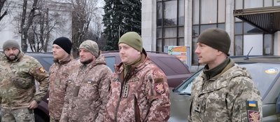 У Житомирі благодійники передали 95 бригаді три авто – гроші на авто збирають під час концертів Україною У Житомирі благодійники передали 95 бригаді три авто – гроші на авто збирають під час концертів Україною