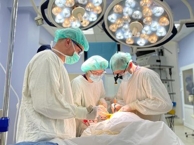 Було важко ходити: у Львові лікарі видалили 17-річній дівчині з ноги три пухлини Було важко ходити: у Львові лікарі видалили 17-річній дівчині з ноги три пухлини