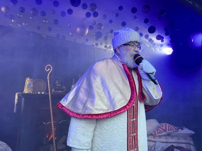 З піснями, виставами та подарунками: до Миколаєва прибув "Потяг святого Миколая" З піснями, виставами та подарунками: до Миколаєва прибув "Потяг святого Миколая"