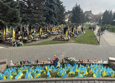 "Згадуємо наших найрідніших": як на Закарпатті 1 листопада вшановують пам'ять померлих "Згадуємо наших найрідніших": як на Закарпатті 1 листопада вшановують пам'ять померлих