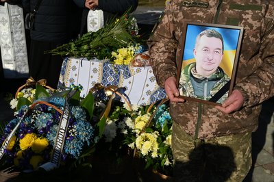 На Тернопільщині попрощалися із захисниками Василем Климковським і Ярославом Малишком На Тернопільщині попрощалися із захисниками Василем Климковським і Ярославом Малишком