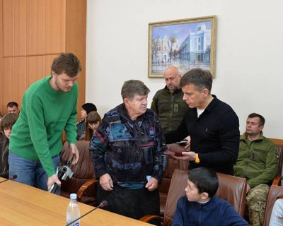 Нагороди посмертно – в Житомирі рідним загиблих військових вручили ордени Нагороди посмертно – в Житомирі рідним загиблих військових вручили ордени