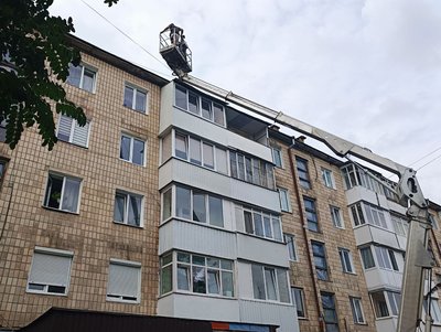 Місяць після російського обстрілу Луцька: що кажуть жителі будинку на Відродження про відновлення помешкань Місяць після російського обстрілу Луцька: що кажуть жителі будинку на Відродження про відновлення помешкань