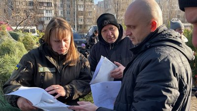 Новорічні дерева з документами: у Миколаєві перевіряють точки продажу ялинок Новорічні дерева з документами: у Миколаєві перевіряють точки продажу ялинок