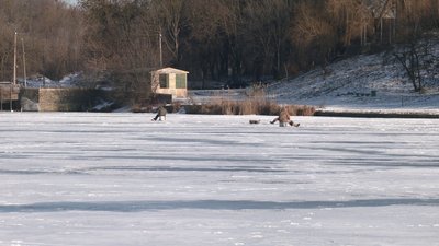 "На лід виходити страшно, коли тонкий, я вже топився": як ловлять рибу на водоймах у Рівному "На лід виходити страшно, коли тонкий, я вже топився": як ловлять рибу на водоймах у Рівному