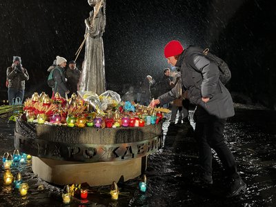 У Києві вшанували пам'ять жертв Голодоморів У Києві вшанували пам'ять жертв Голодоморів