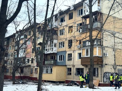 "Схопила дітей і побігла в коридор". РФ у ніч проти 24 лютого атакувала "Геранями" житлові будинки у Краматорську "Схопила дітей і побігла в коридор". РФ у ніч проти 24 лютого атакувала "Геранями" житлові будинки у Краматорську