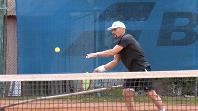 У 73 роки щодня виходить на корт: вінничанин понад 35 років грає у великий теніс У 73 роки щодня виходить на корт: вінничанин понад 35 років грає у великий теніс