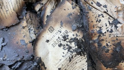Обвуглена книга Павла "Паштета" Белянського у знищеному цеху друкарні, 24 травня 2024 року Обвуглена книга Павла "Паштета" Белянського у знищеному цеху друкарні, 24 травня 2024 року