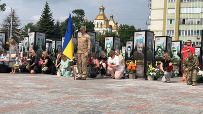 Із військовими Віталієм Івановим та Василем Гудимою попрощались у Рівному Із військовими Віталієм Івановим та Василем Гудимою попрощались у Рівному