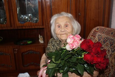 99 років різниця між найменшою правнучкою: 100-річчя відзначила жителька Рівного 99 років різниця між найменшою правнучкою: 100-річчя відзначила жителька Рівного
