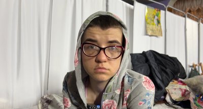 "У метрі від будинку прилетів КАБ": на Дніпропетровщину евакуюють людей з Донеччини