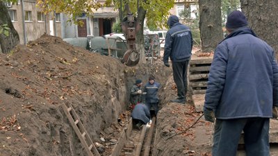 Через витоки на тепломережі ще 8 будинків у Луцьку без опалення Через витоки на тепломережі ще 8 будинків у Луцьку без опалення