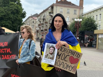 між небом і землею, акція на підтримку зниклих безвісти і полонених у тернополі між небом і землею, акція на підтримку зниклих безвісти і полонених у тернополі