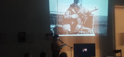У Хмельницькому відкрилася виставка пам'яті поета та військового Максима "Далі" Кривцова У Хмельницькому відкрилася виставка пам'яті поета та військового Максима "Далі" Кривцова