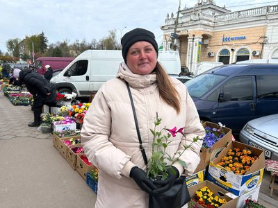 "Навесні я витрачаю пенсію на квіти" — житомирянка Світлана "Навесні я витрачаю пенсію на квіти" — житомирянка Світлана