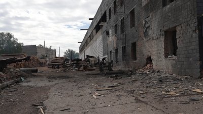"Чоловік мене собою накрив, коли посипалось скло": жителі Чернігова розповіли про наслідки масованої атаки РФ на місто
