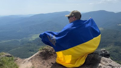 "Важко, боляче, але ми стоїмо": захисник Зміїного про перший день війни, полон і повернення до служби "Важко, боляче, але ми стоїмо": захисник Зміїного про перший день війни, полон і повернення до служби