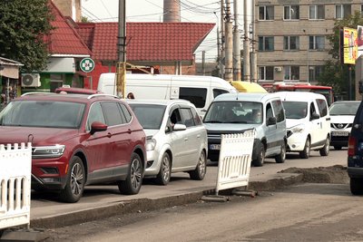 затори через ремонт кільця поблизу "Дріжджзаводу" затори через ремонт кільця поблизу "Дріжджзаводу"