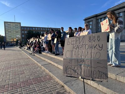 «Слухати народ — це не слабкість»: у Черкасах містяни вийшли на акцію на підтримку Федорова